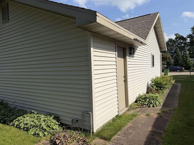 535 PARK AVENUE, Waupaca, WI 54981
