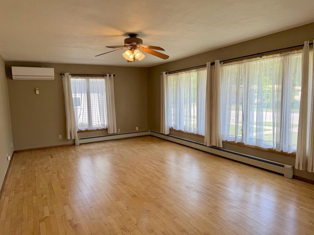 535 PARK AVENUE, Waupaca, WI 54981