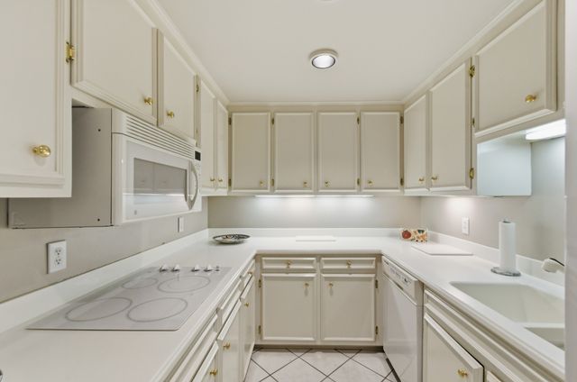 3901 West End Ave Apt 706, Nashville, TN 37205