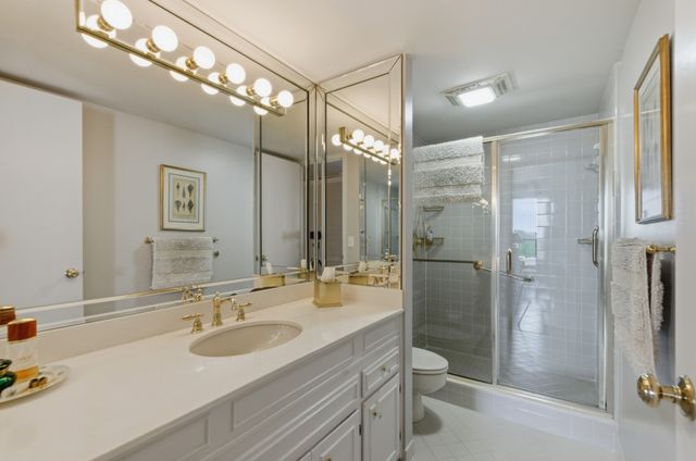 3901 West End Ave Apt 706, Nashville, TN 37205