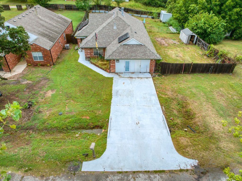 1487 N 1st Street, Harrah, OK 73045