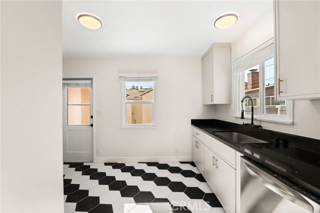 2155 Euclid Avenue, Long Beach, CA 90815