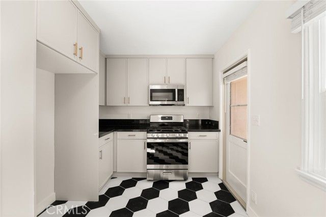 2155 Euclid Avenue, Long Beach, CA 90815