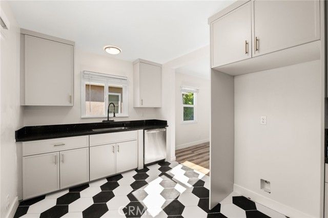 2155 Euclid Avenue, Long Beach, CA 90815