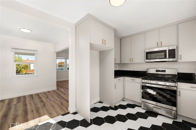 2155 Euclid Avenue, Long Beach, CA 90815