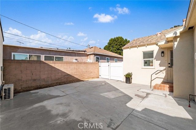 2155 Euclid Avenue, Long Beach, CA 90815