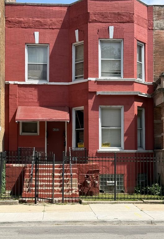 4202 W Jackson Boulevard, Chicago, IL 60624