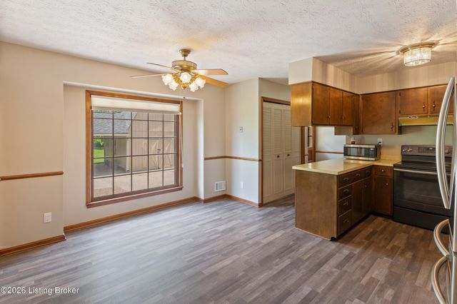 9302 Marse Henry Dr, Louisville, KY 40299