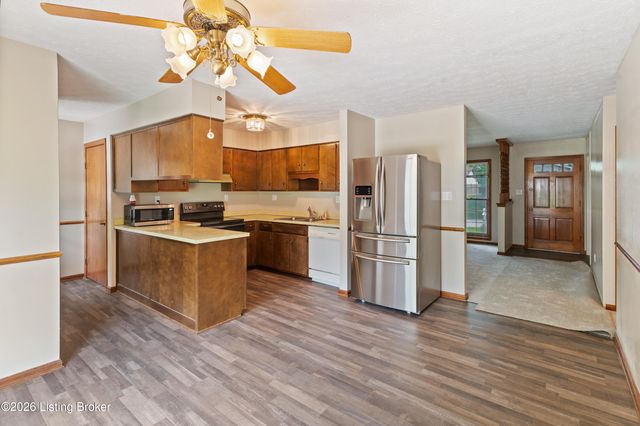 9302 Marse Henry Dr, Louisville, KY 40299