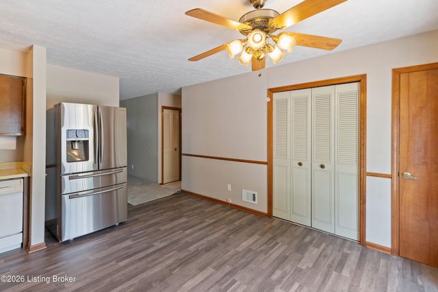 9302 Marse Henry Dr, Louisville, KY 40299