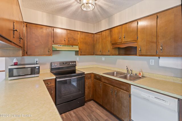 9302 Marse Henry Dr, Louisville, KY 40299
