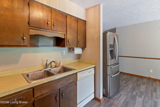 9302 Marse Henry Dr, Louisville, KY 40299