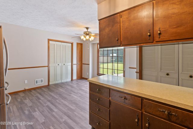 9302 Marse Henry Dr, Louisville, KY 40299