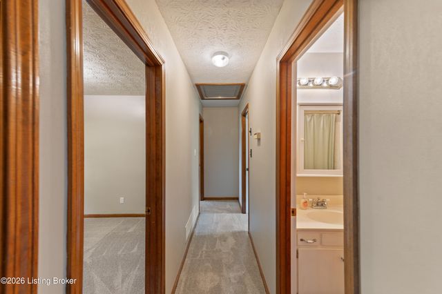 9302 Marse Henry Dr, Louisville, KY 40299