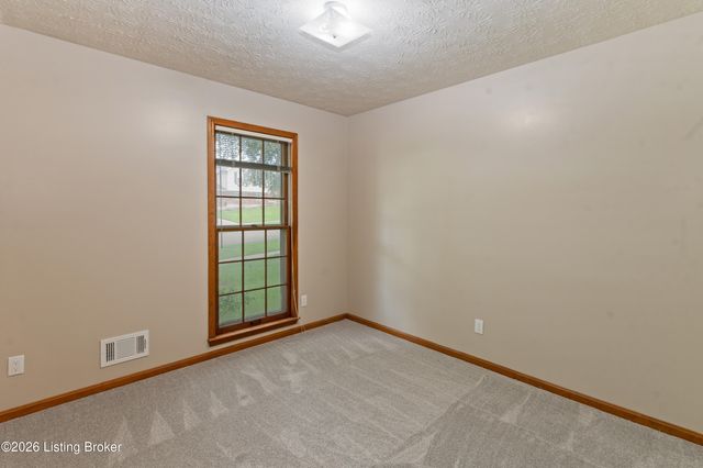 9302 Marse Henry Dr, Louisville, KY 40299