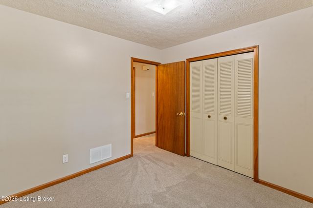 9302 Marse Henry Dr, Louisville, KY 40299