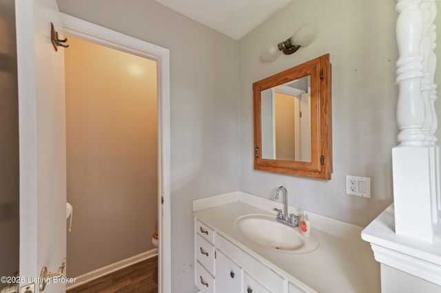 9302 Marse Henry Dr, Louisville, KY 40299