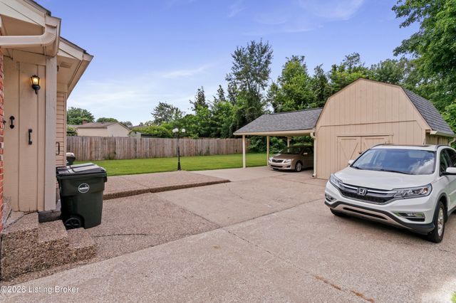 9302 Marse Henry Dr, Louisville, KY 40299