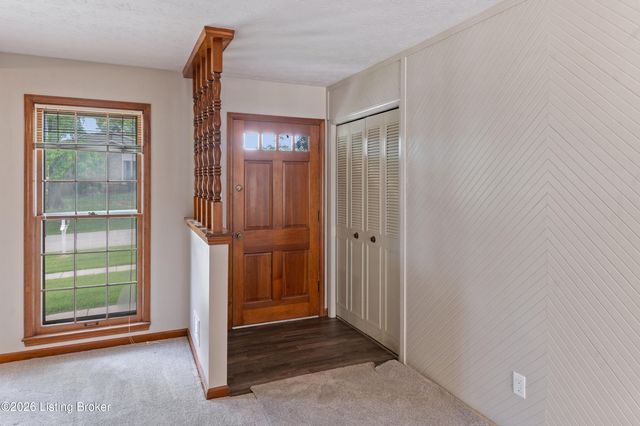 9302 Marse Henry Dr, Louisville, KY 40299
