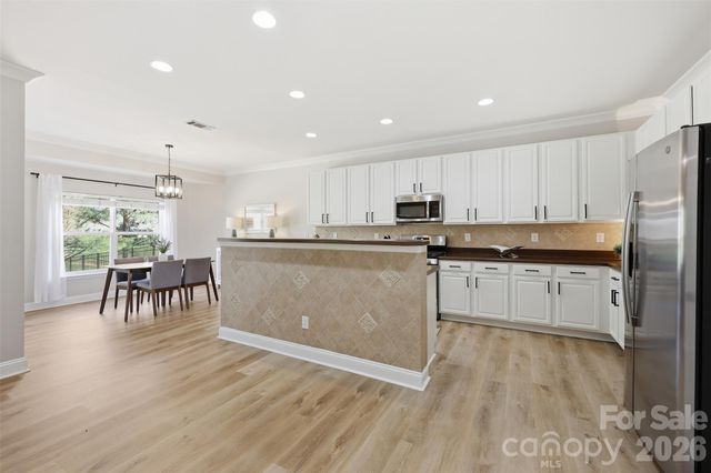 7010 Evanton Loch Road, Charlotte, NC 28278