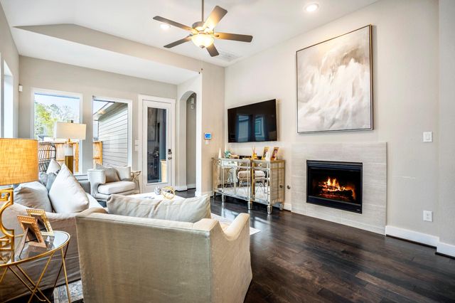 222 Thistle Drive, Montgomery, TX 77316