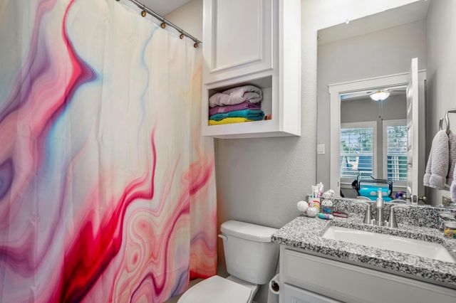 222 Thistle Drive, Montgomery, TX 77316