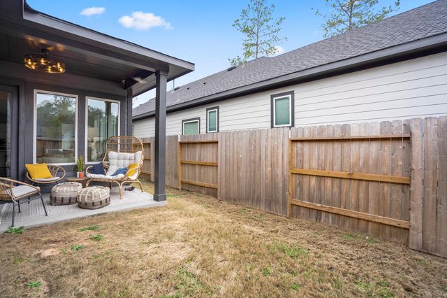 222 Thistle Drive, Montgomery, TX 77316