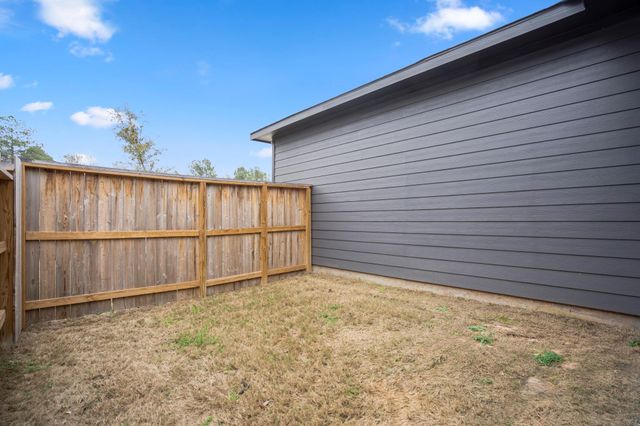 222 Thistle Drive, Montgomery, TX 77316