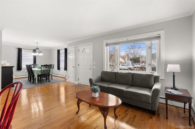 89 Cotter Street, West Islip, NY 11795