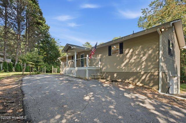 5111 Summer Wood Lane, Young Harris, GA 30582