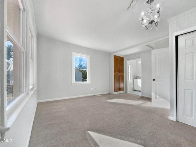 5142 Meadowbrook Drive, Fayetteville, NC 28304