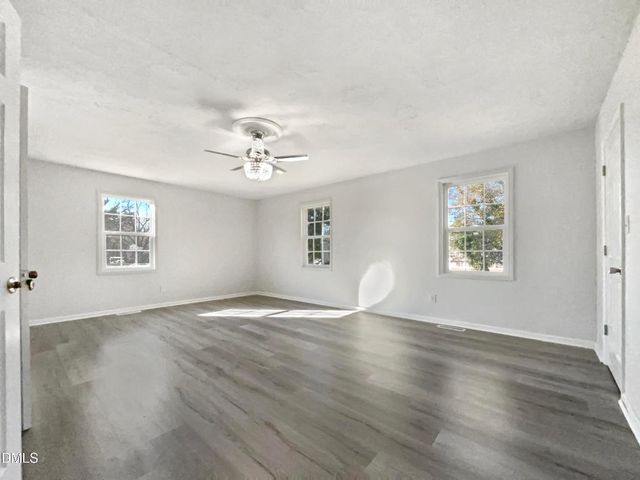 5142 Meadowbrook Drive, Fayetteville, NC 28304