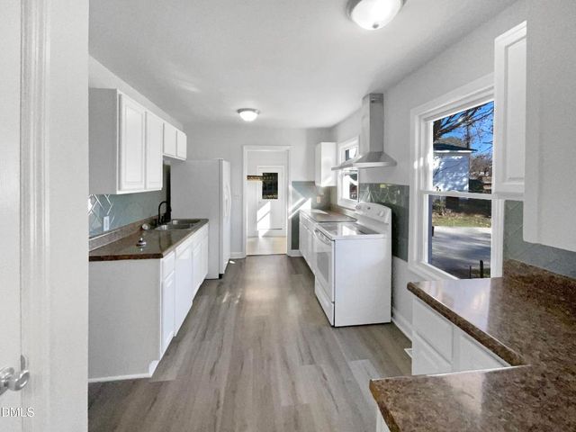 5142 Meadowbrook Drive, Fayetteville, NC 28304