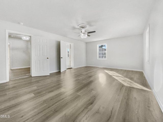 5142 Meadowbrook Drive, Fayetteville, NC 28304