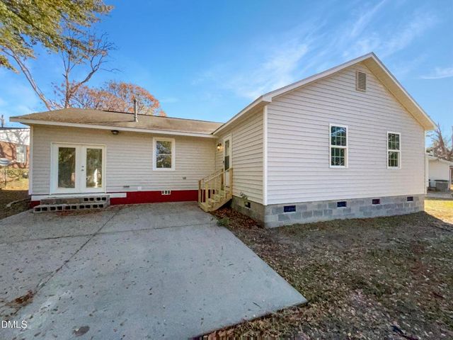 5142 Meadowbrook Drive, Fayetteville, NC 28304