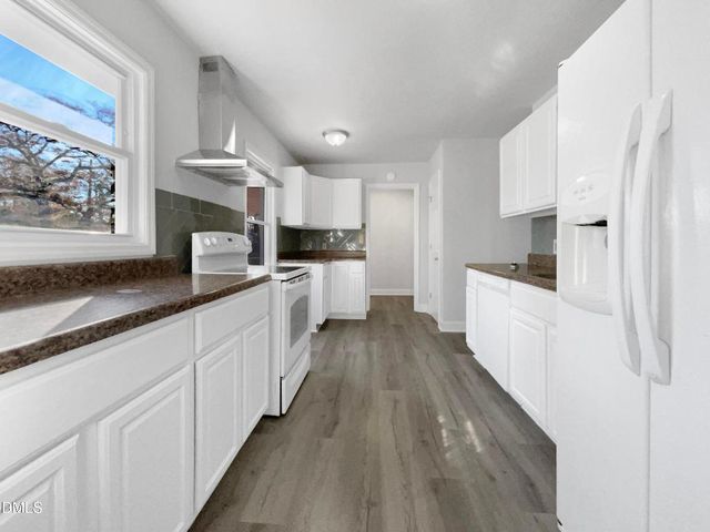 5142 Meadowbrook Drive, Fayetteville, NC 28304