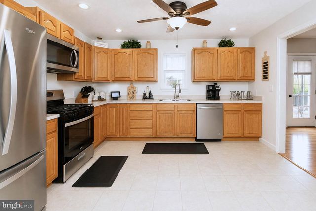 6 ROLLING OAKS ESTS, St Albans, WV 25177