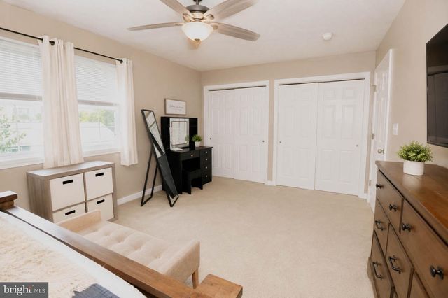 6 ROLLING OAKS ESTS, St Albans, WV 25177