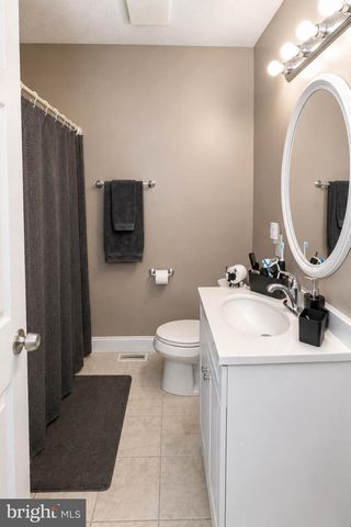 6 ROLLING OAKS ESTS, St Albans, WV 25177