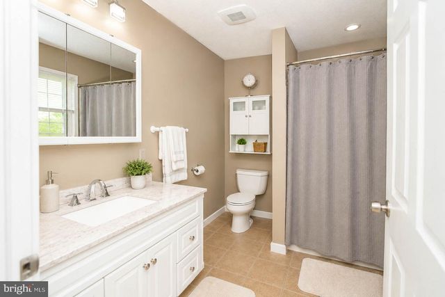 6 ROLLING OAKS ESTS, St Albans, WV 25177