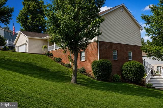 6 ROLLING OAKS ESTS, St Albans, WV 25177