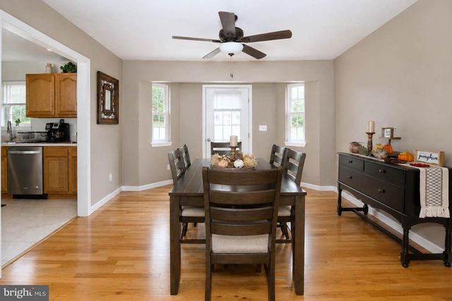 6 ROLLING OAKS ESTS, St Albans, WV 25177