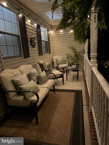 6 ROLLING OAKS ESTS, St Albans, WV 25177