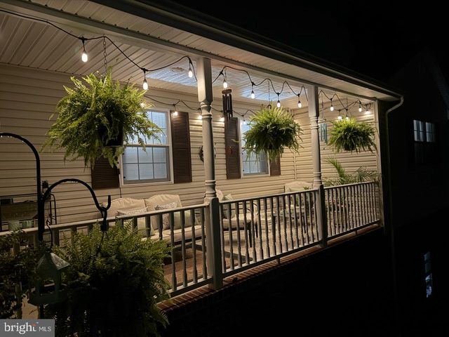 6 ROLLING OAKS ESTS, St Albans, WV 25177