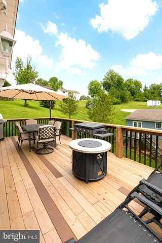 6 ROLLING OAKS ESTS, St Albans, WV 25177
