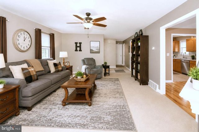 6 ROLLING OAKS ESTS, St Albans, WV 25177