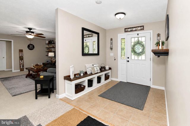 6 ROLLING OAKS ESTS, St Albans, WV 25177