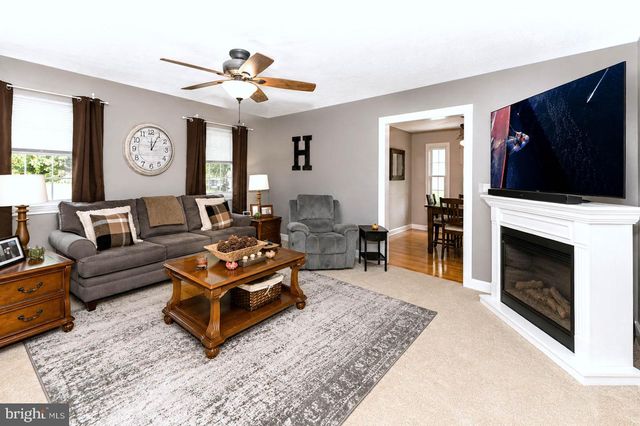 6 ROLLING OAKS ESTS, St Albans, WV 25177