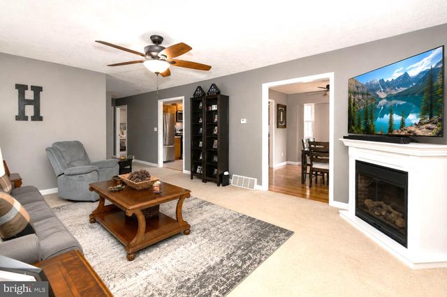 6 ROLLING OAKS ESTS, St Albans, WV 25177
