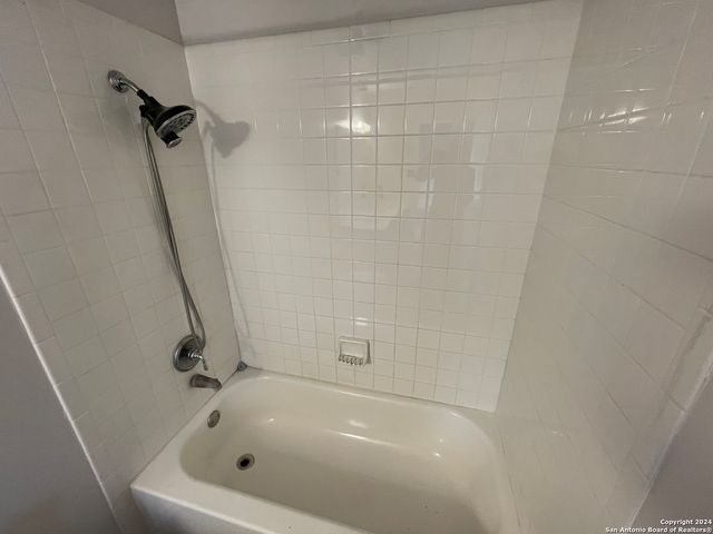 9235 RIDGE POST, San Antonio, TX 78250